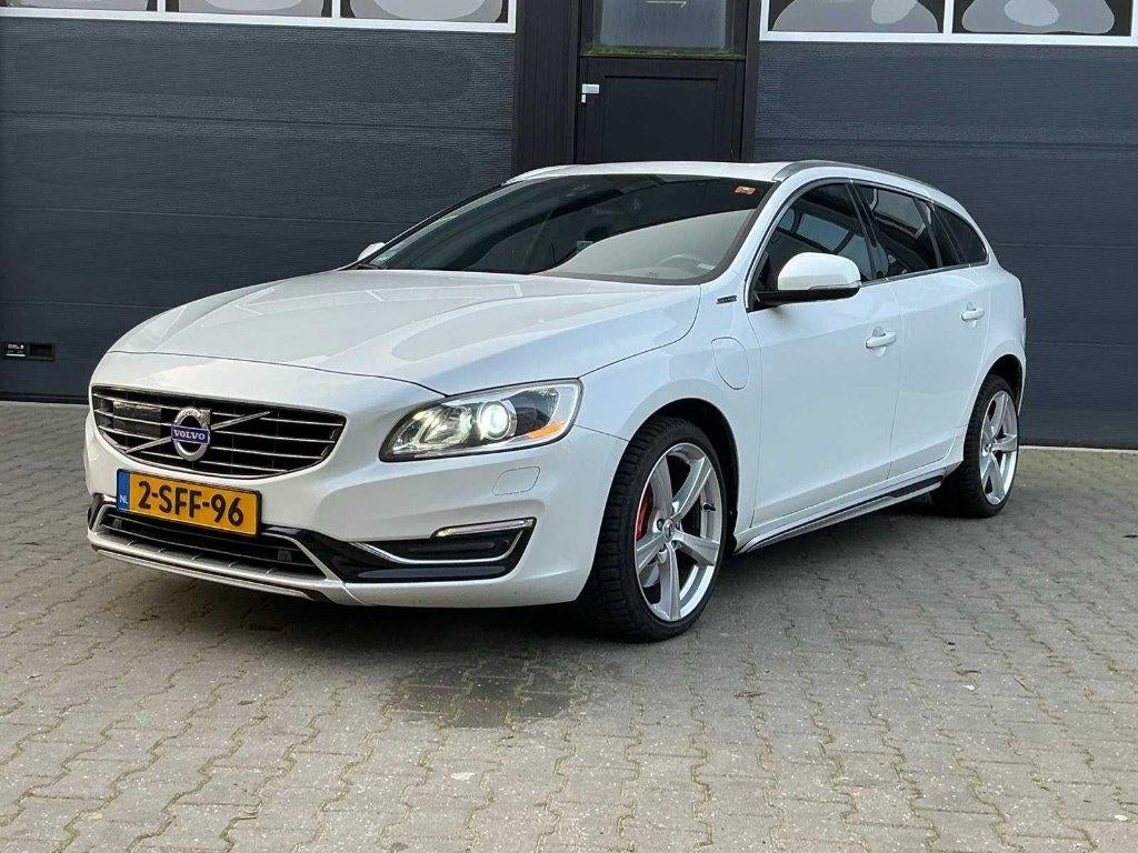 Volvo V60 D6 Plug-in Hybrid | Vol opties | Luxe & krachtig, Auto's, Volvo, Automaat, Lichtsensor, 1800 kg, Zwart