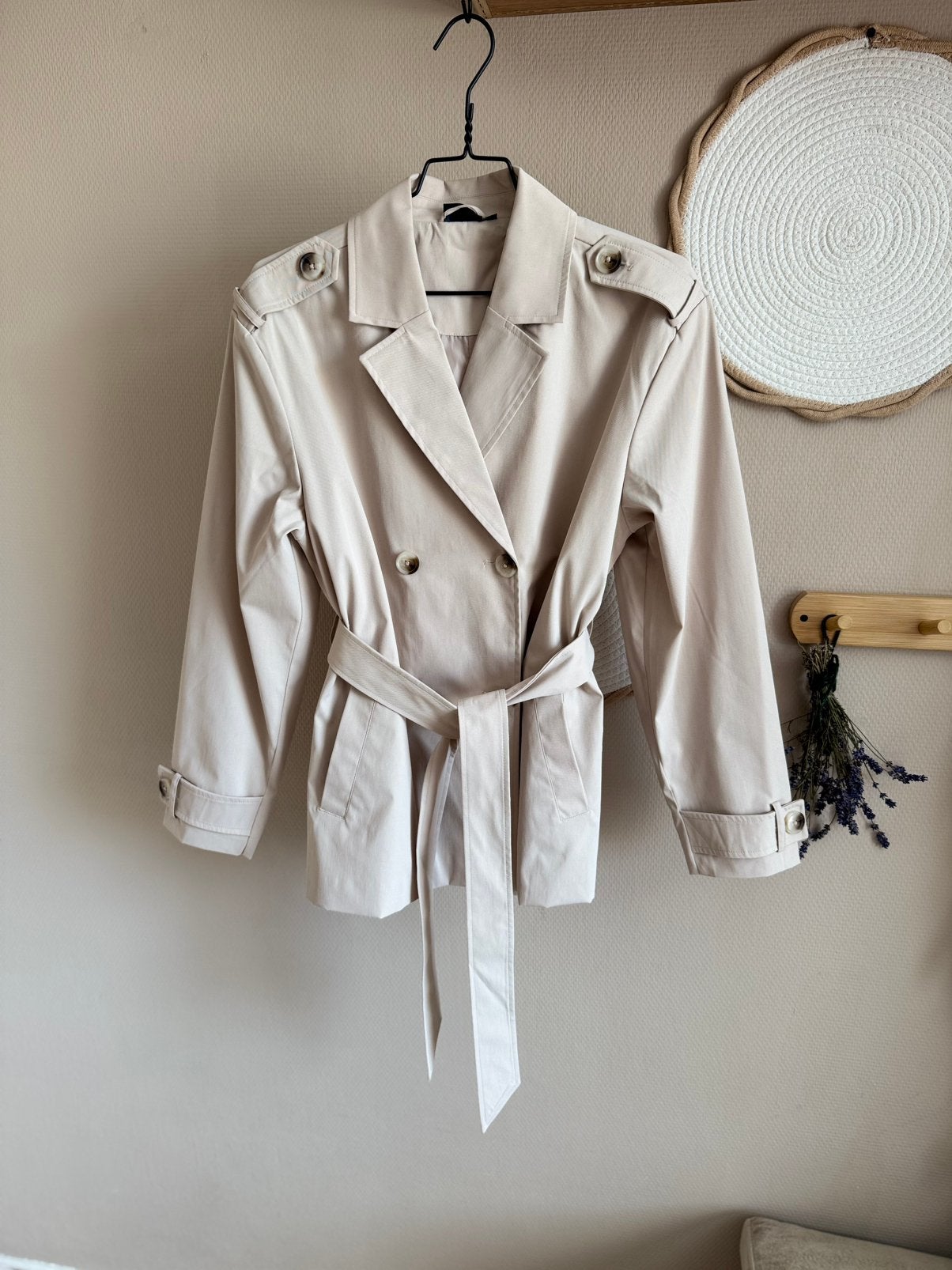 Twoday korte trenchcoat beige | maat L, Ophalen of Verzenden, Zo goed als nieuw, Maat 42/44 (L), Beige