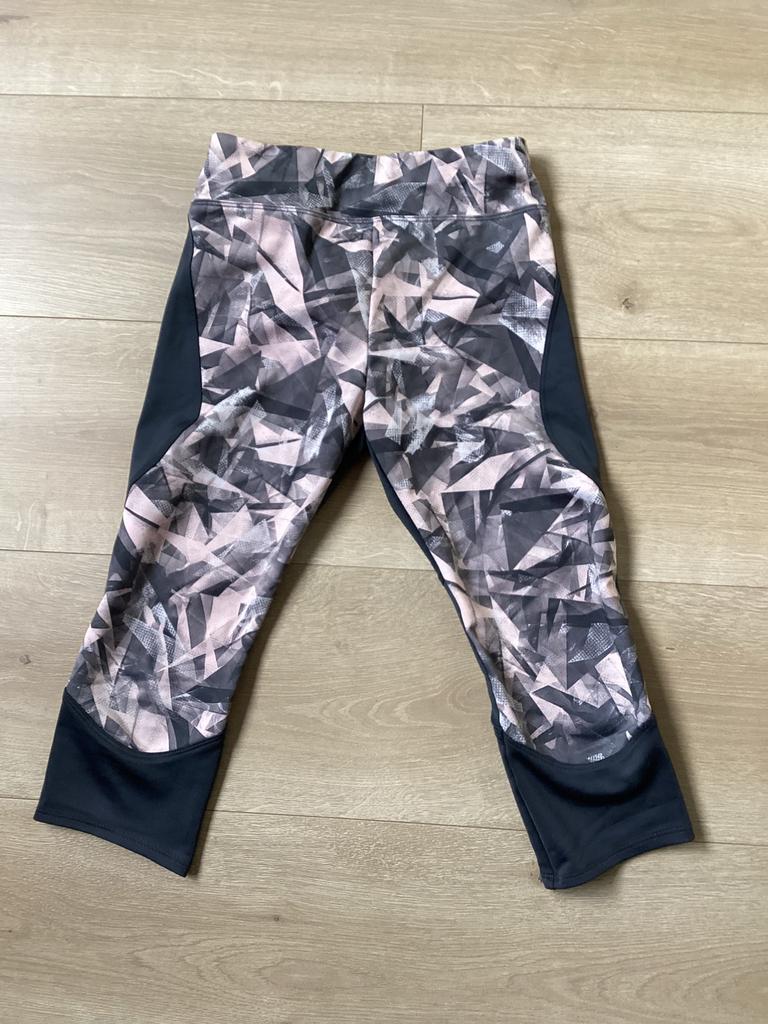 Sportlegging maat 134/140 nieuwstaat, Ophalen of Verzenden, Zo goed als nieuw, Meisje, Sport- of Zwemkleding