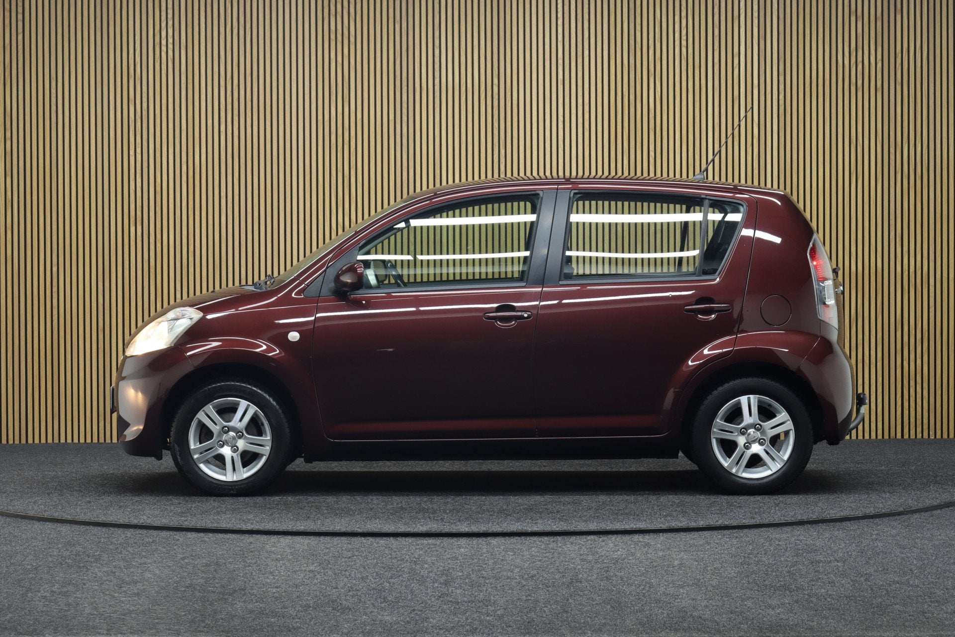 Subaru Justy 1.0 Comfort S | Nieuwe APK | Trekhaak | Airco |, Auto's, Voorwielaandrijving, Stof, Gebruikt, Bruin