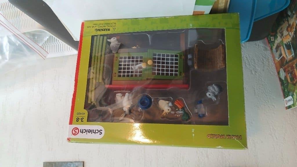 Schleich 42420 konijnenhok met konijnen in ovp, Verzamelen, Ophalen of Verzenden, Zo goed als nieuw, Boerderijdier, Beeldje of Figuurtje