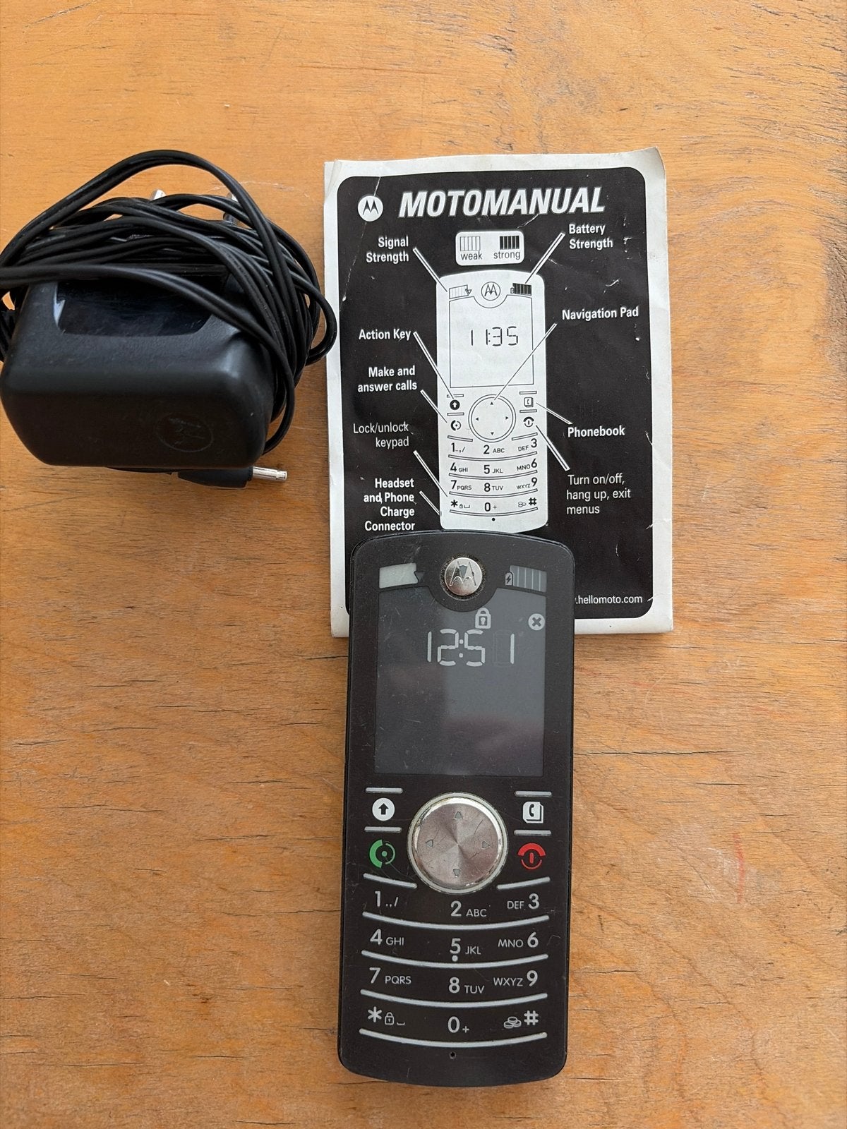 Motorola motofone f3 met Handleiding, Gebruikt, Zwart, Fysiek toetsenbord, Ophalen of Verzenden