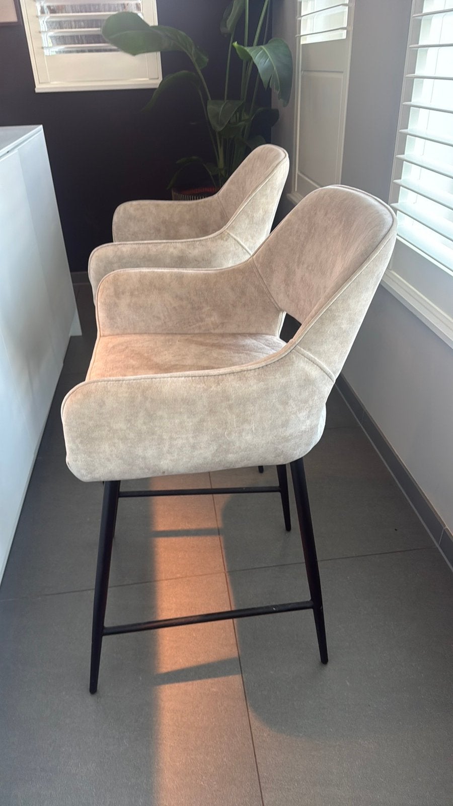 Barkrukken beige velours, Huis en Inrichting, Stoelen, Ophalen, Zo goed als nieuw, Overige kleuren, Twee