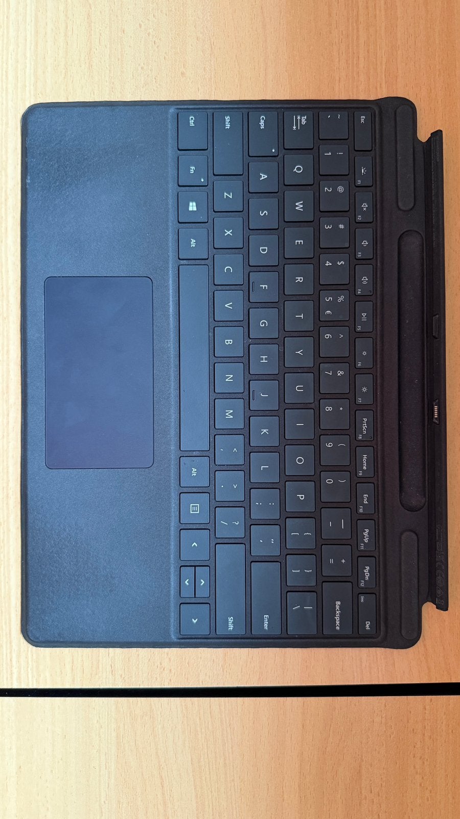 Microsoft Surface Pro 8 cover met penopslag, Ophalen, Zo goed als nieuw, 12 inch, Bescherming voor- en achterkant