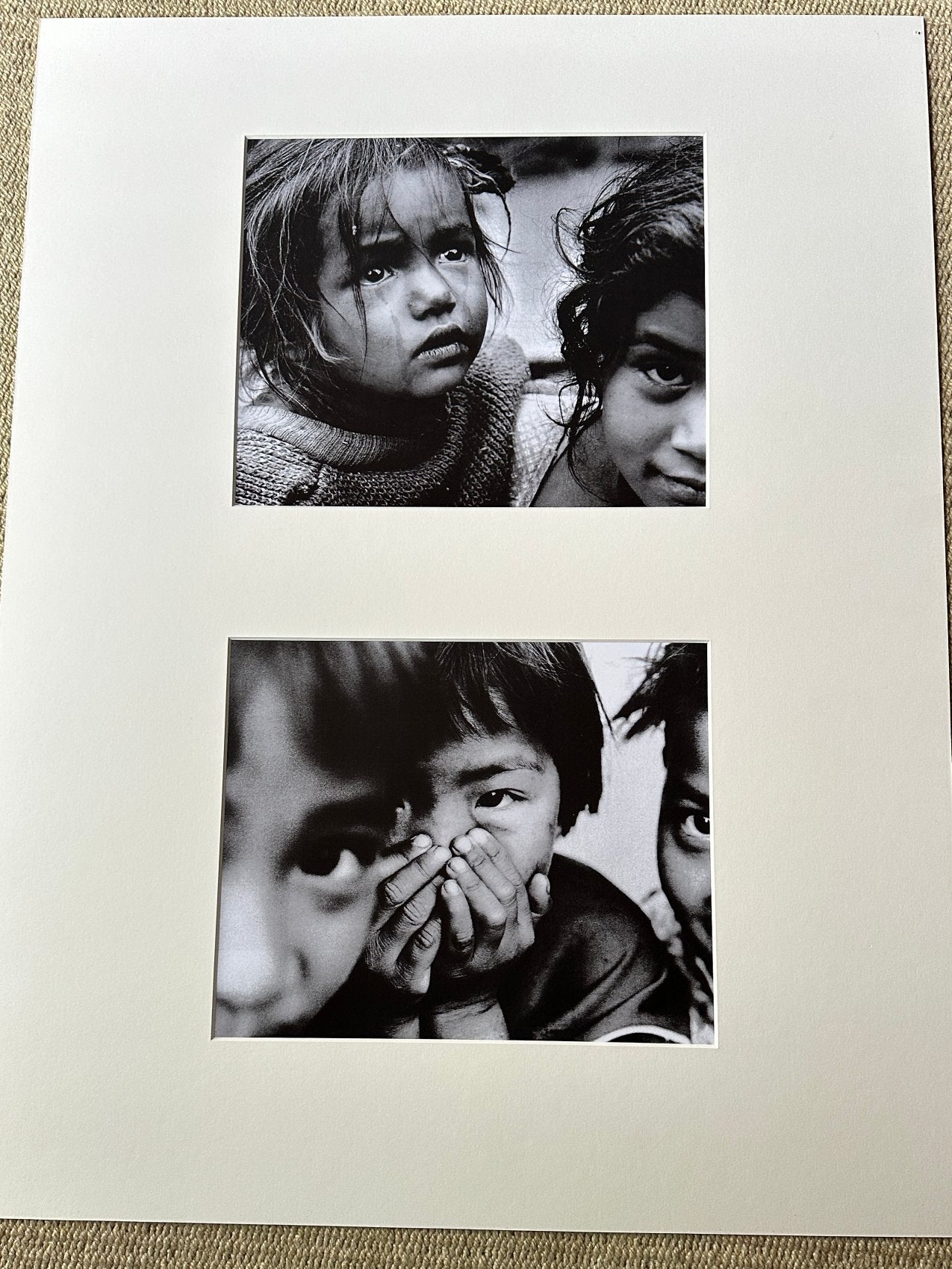 2 zwart/wit foto’s in Passe-partout, Ophalen of Verzenden