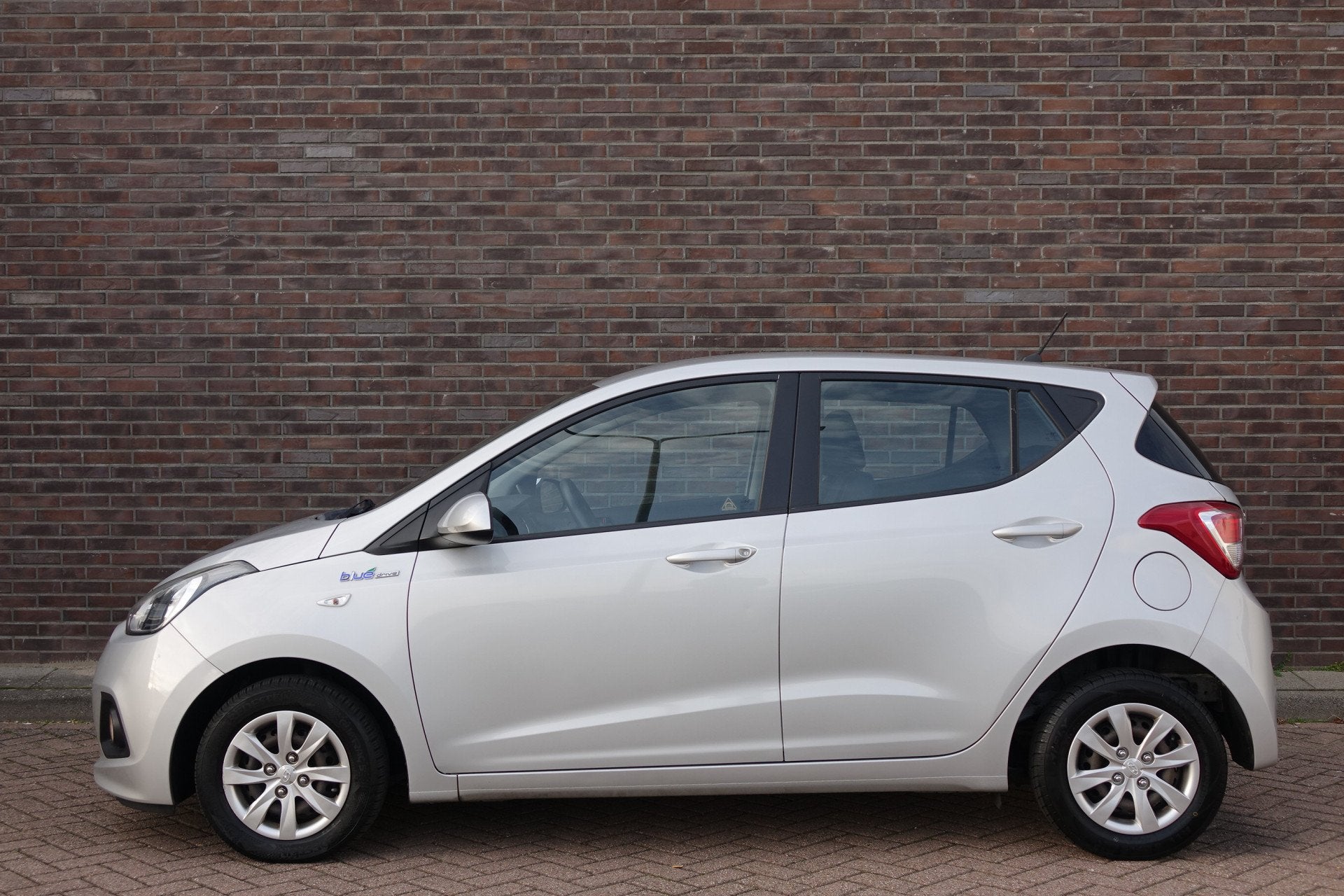 Hyundai i10 1.0i i-Motion Comfort, 5 deurs, airco, cruise co, Voorwielaandrijving, Euro 5, Gebruikt, 31 €/maand
