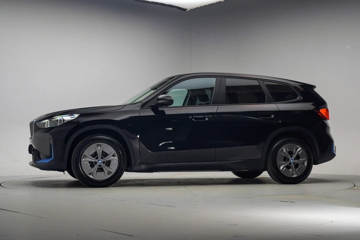 BMW iX1 xDrive30 67 kWh Executive Sport [ SOH 95,1% ] [ LED, Auto's, Automaat, Dealer onderhouden, 0 cilinders, Gebruikt