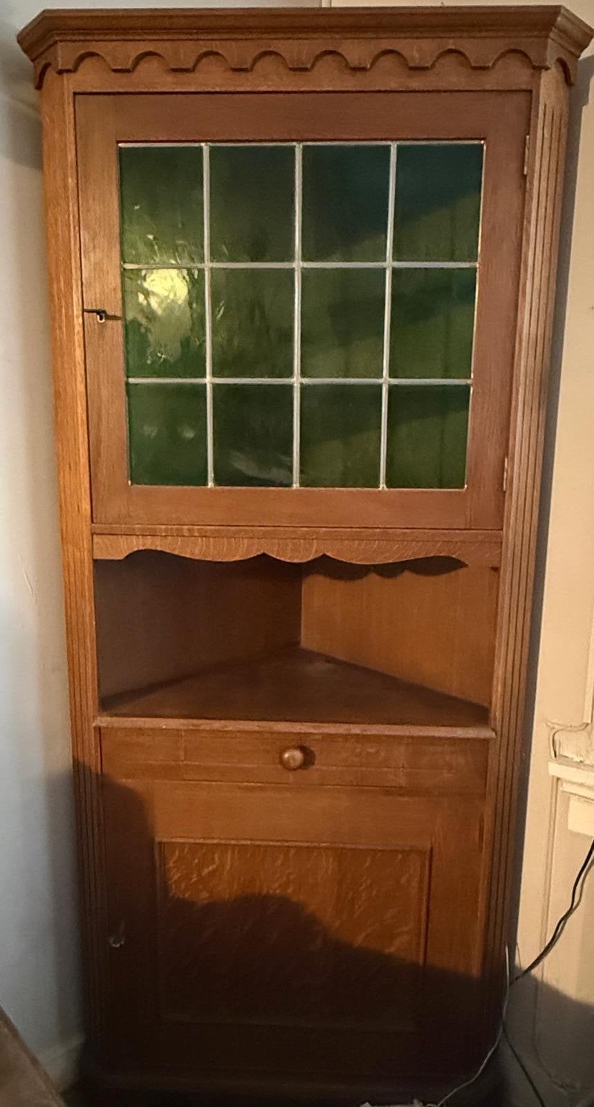 Antieke hoekkast met glas-in-lood, jaren '70 GRATIS!, Ophalen