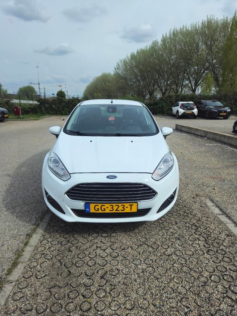 Ford Fiësta 1.5 Tdci 70KW 5DR 2015 Wit, Auto's, Ford, Particulier, Fiësta, Airbags, Airconditioning, Automatische klimaatregeling