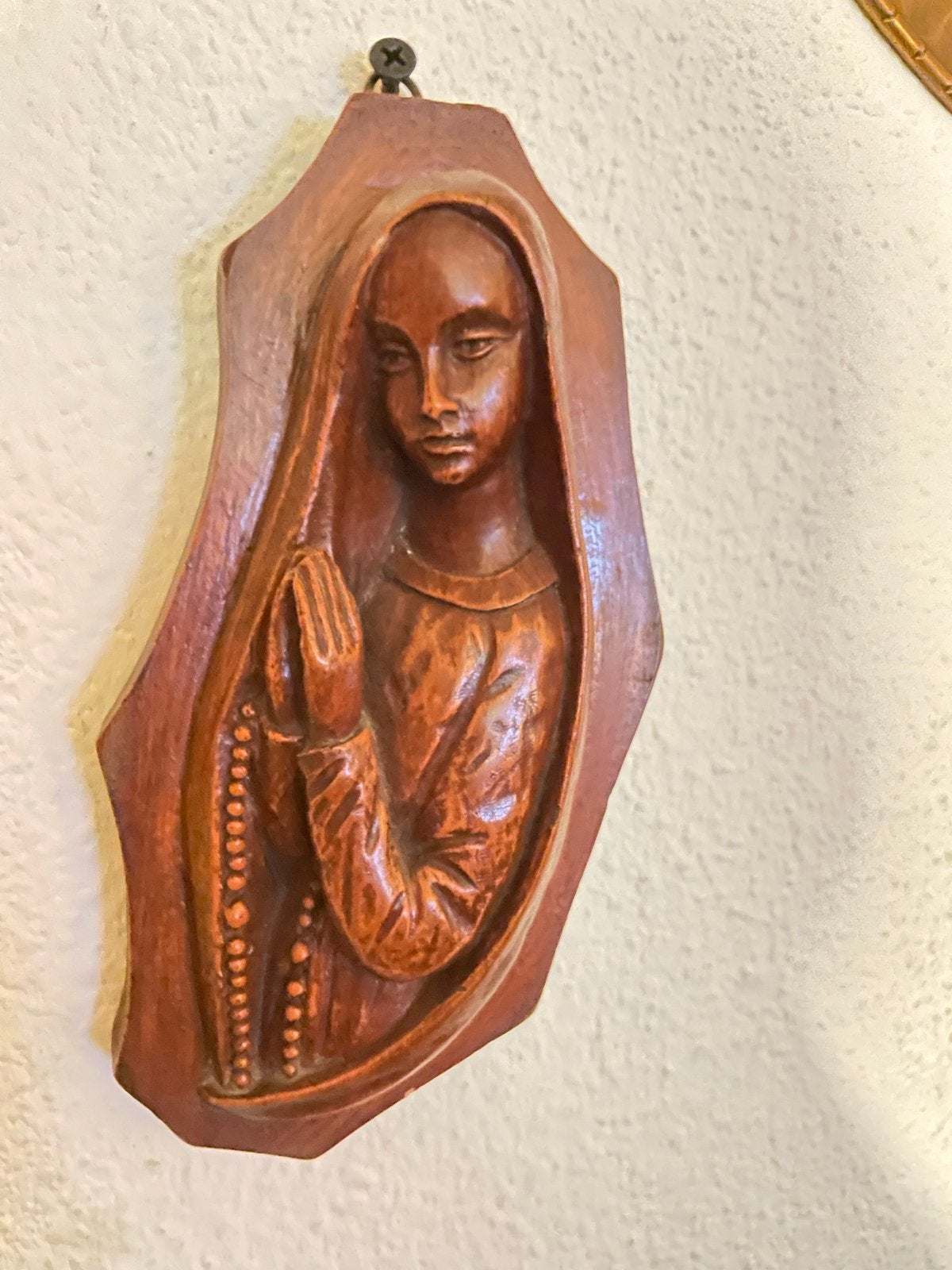 Houten Maria Beeldje - Religieuze Wanddecoratie, Antiek en Kunst, Minder dan 20 cm, Ophalen of Verzenden, Handgemaakt, Wanddecoratie