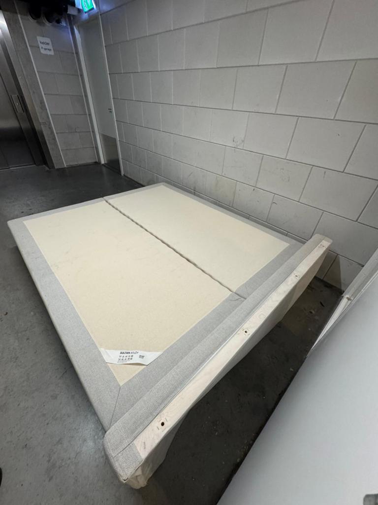 MOET NU WEG! IKEA SULTAN bedbodems 180x200, Huis en Inrichting, Slaapkamer | Boxsprings, Gebruikt, Tweepersoons, Sultan Boxspring bed bodem 2 stuks