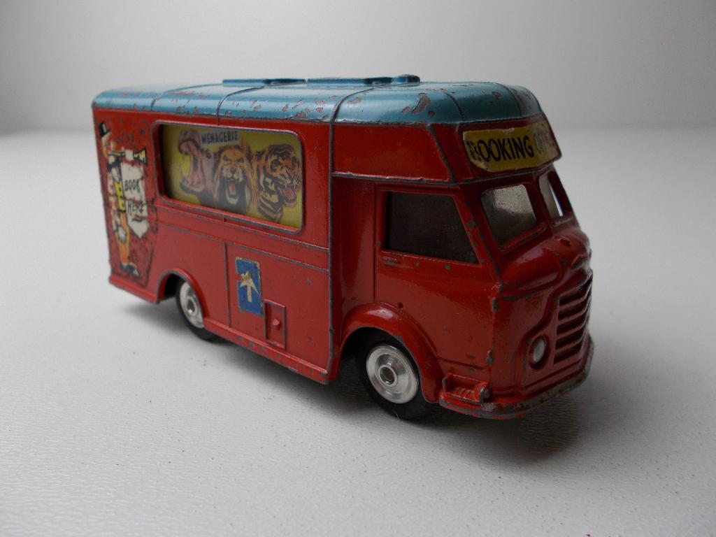 1962 Corgi Toys 426 CHIPPERFIELDS CIRCUS "BOOKING OFFICE".