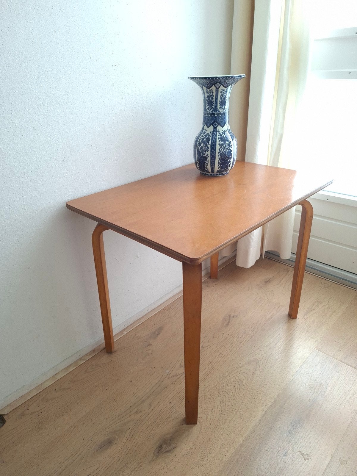 Vintage houten bijzettafel - Gebogen poten, Huis en Inrichting, Ophalen, Gebruikt, 50 tot 100 cm, 50 tot 100 cm