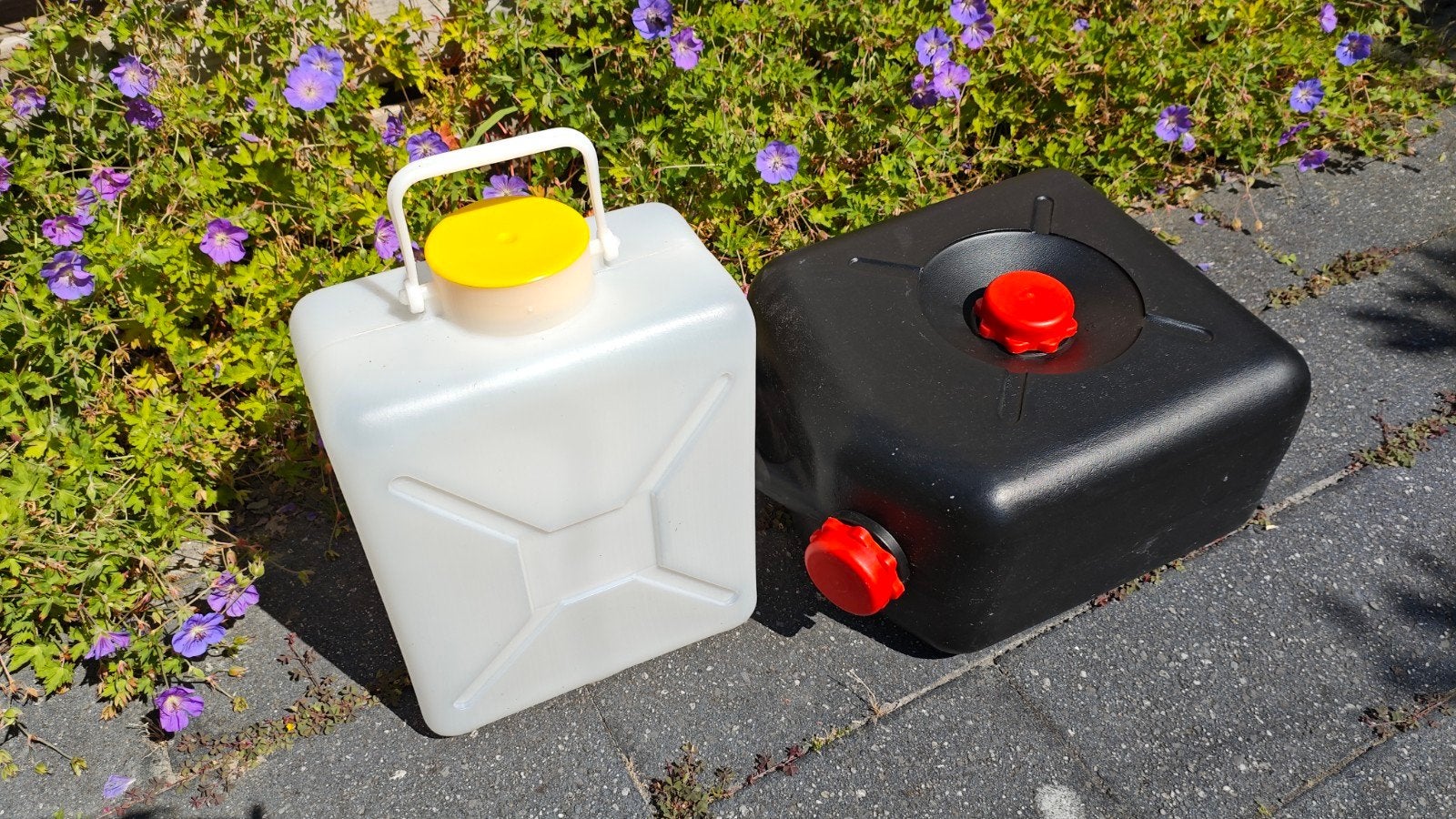 Jerrycan en afvalwatertank, Ophalen, Zo goed als nieuw