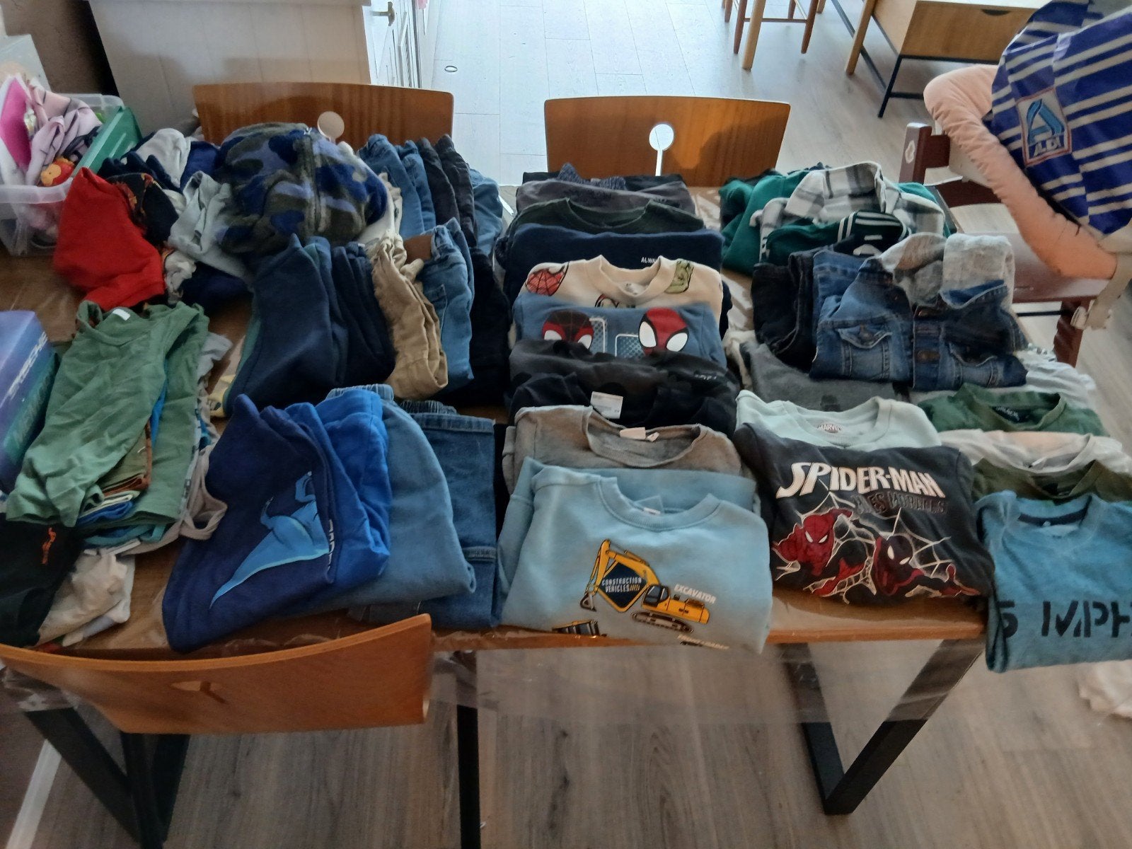 Grote kleding pakket voor jongens, maat 98/104, Ophalen of Verzenden, Gebruikt, Diverse merken, Jongen
