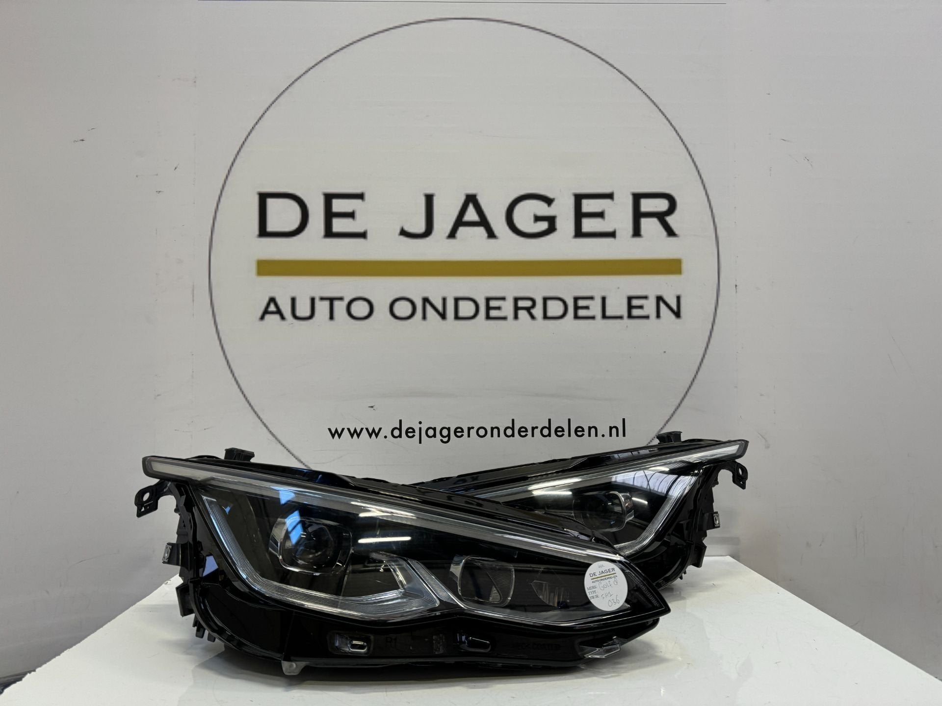 VW GOLF 8 IQ LIGHT VOL LED KOPLAMPEN SET 5H1941035 5H1941036, Gebruikt, Volkswagen, Volkswagen AG, Berliner Ring 2
38440  Wolfsburg, DE