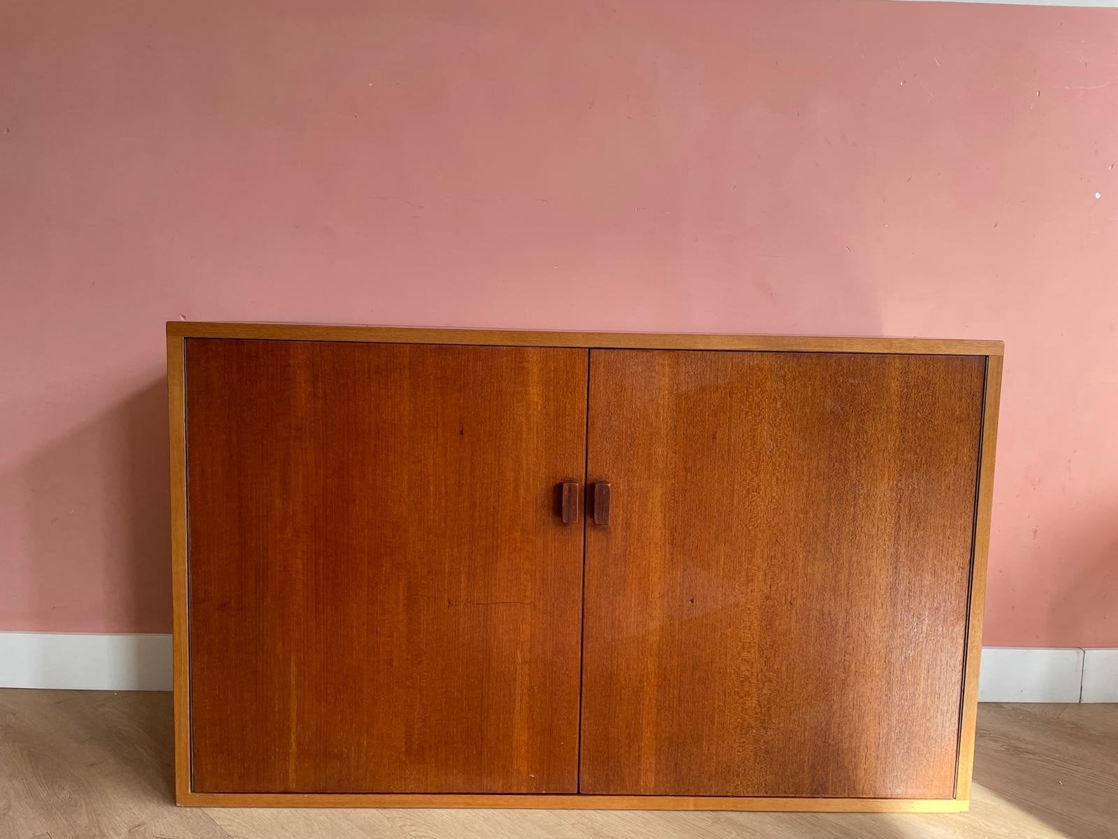 Vintage houten teak wandkast met twee deurtjes, Ophalen of Verzenden, Gebruikt