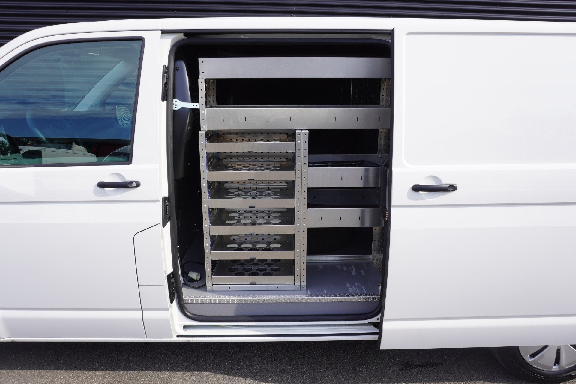 Volkswagen Transporter 150pk Automaat L2H1 2x Schuifdeur App, Gebruikt, 150 pk, Volkswagen, Wit