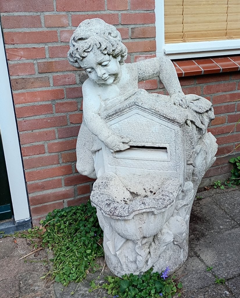 Beeld van beton 'Brievenbus met kindje en schelp', Ophalen, Overige onderwerpen, Weerbestendig, 50 - 100 cm
