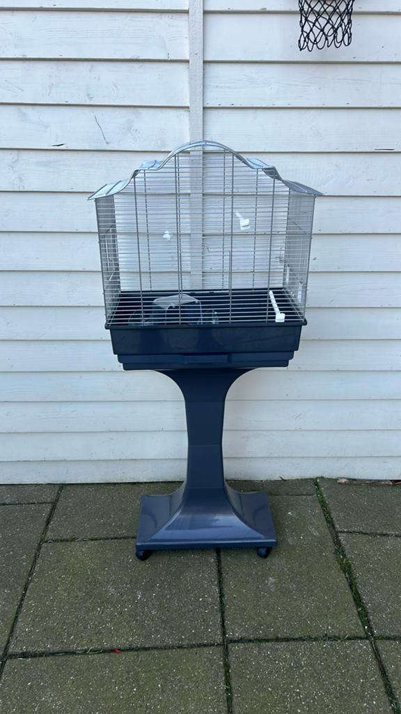 Vogelkooi op standaard met wieltjes, Ophalen, Zo goed als nieuw, Metaal, Vogelkooi