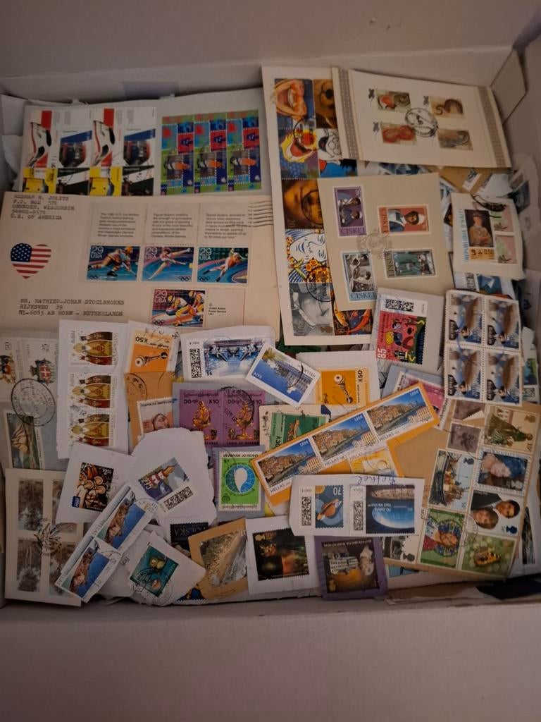 TOP Doos Kilowaar 10 Kilo WERELDZEGELS., Postzegels en Munten, Postzegels | Volle albums en Verzamelingen, Ophalen of Verzenden