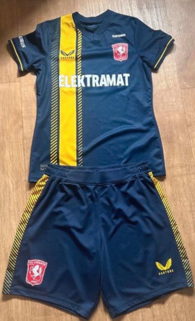 Castore FC Twente uittenue  2023/2024 - Shirt & Broekje, Maat S, Ophalen of Verzenden, Zo goed als nieuw, Set