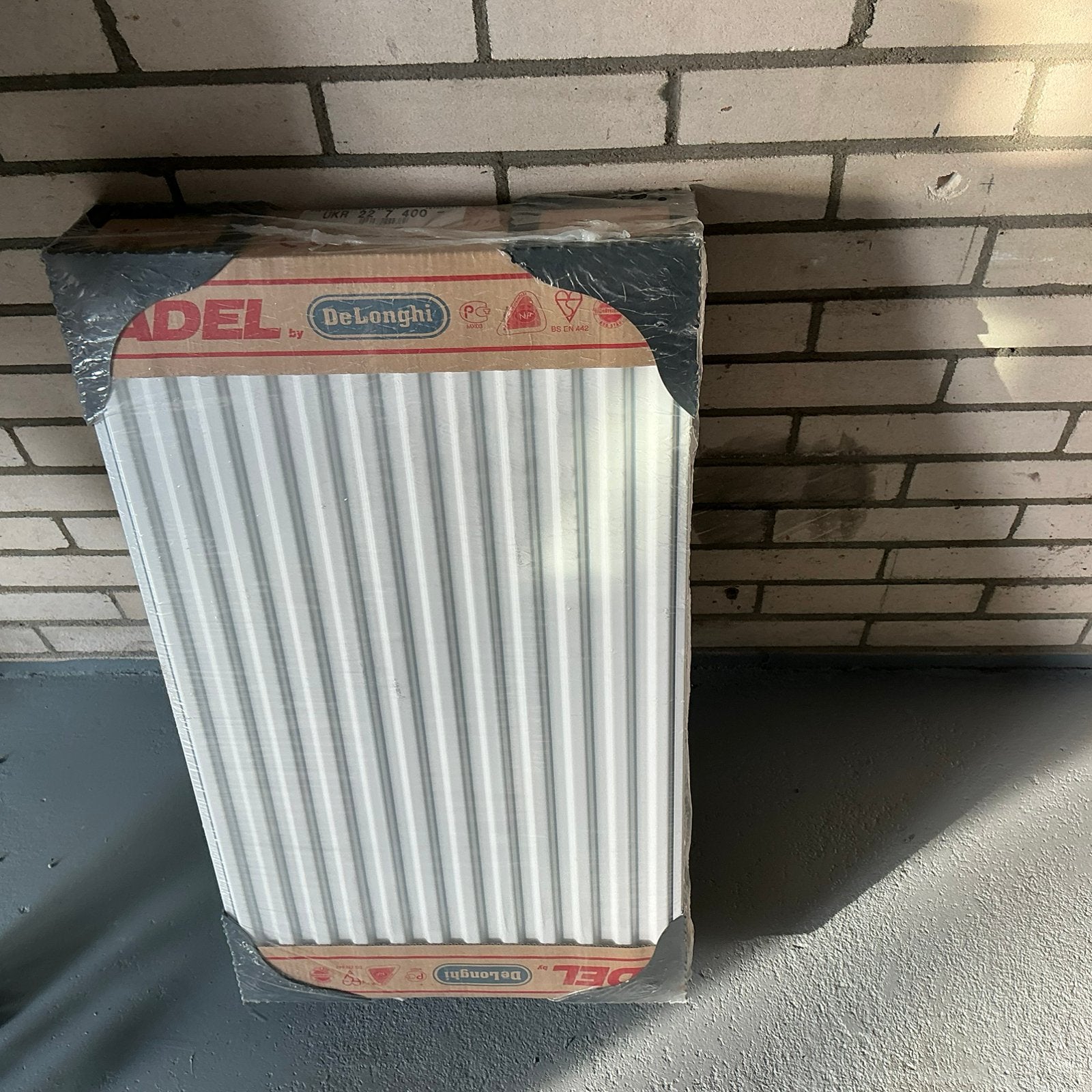 Delonghi Kompakt  paneelradiator Wit T22 70x40 cm (nieuw), Ophalen, 30 tot 80 cm, 500 tot 800 watt, Radiator