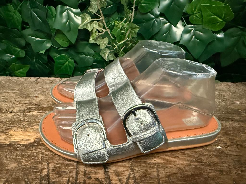Nieuwe mooie slippers van Fitflop maat 38, Kleding | Dames, Schoenen, Overige kleuren, Nieuw, Ophalen of Verzenden, Fitflop