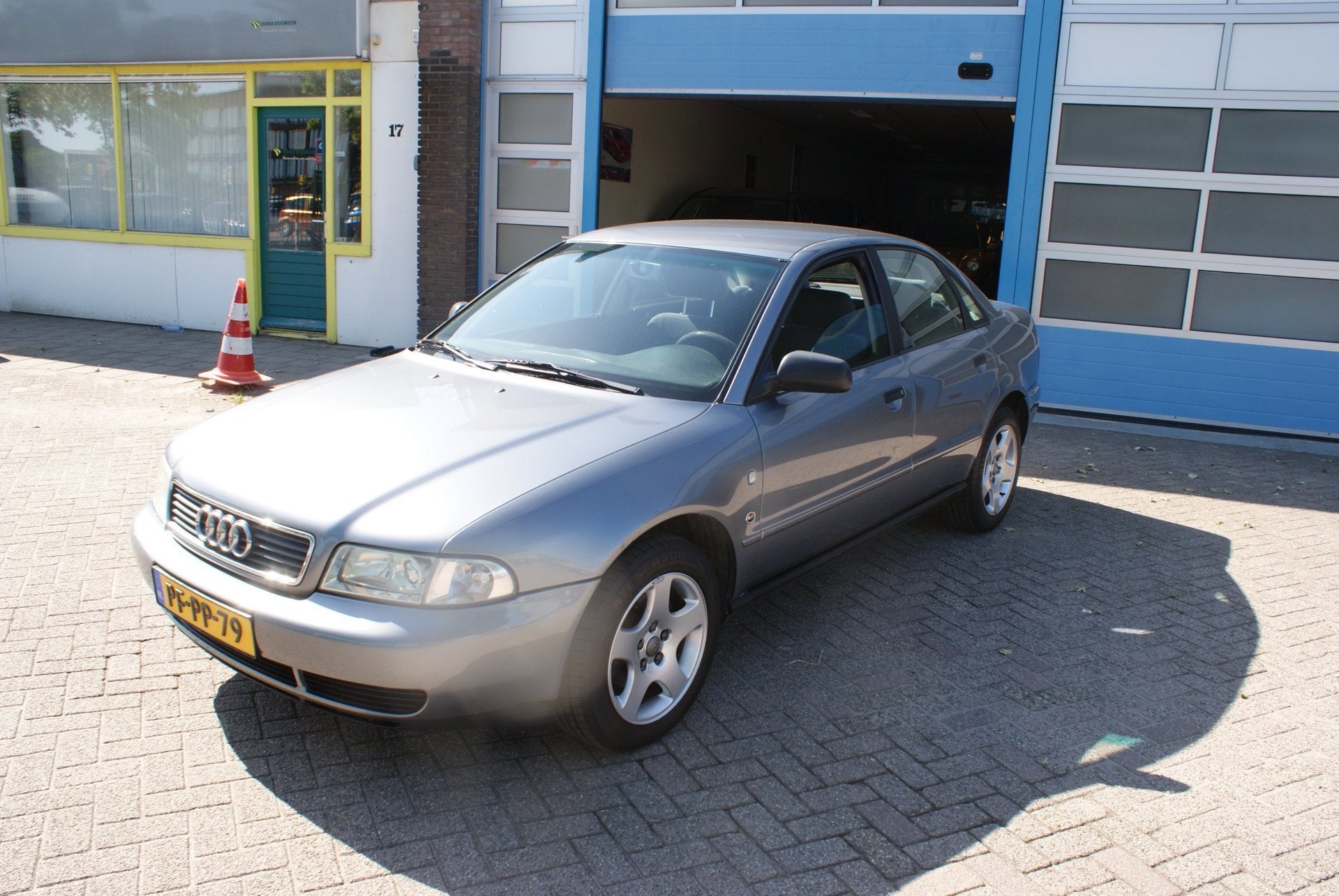 Audi A4 Limousine 1.6, 1160 kg, 101 pk, Gebruikt, 4 cilinders