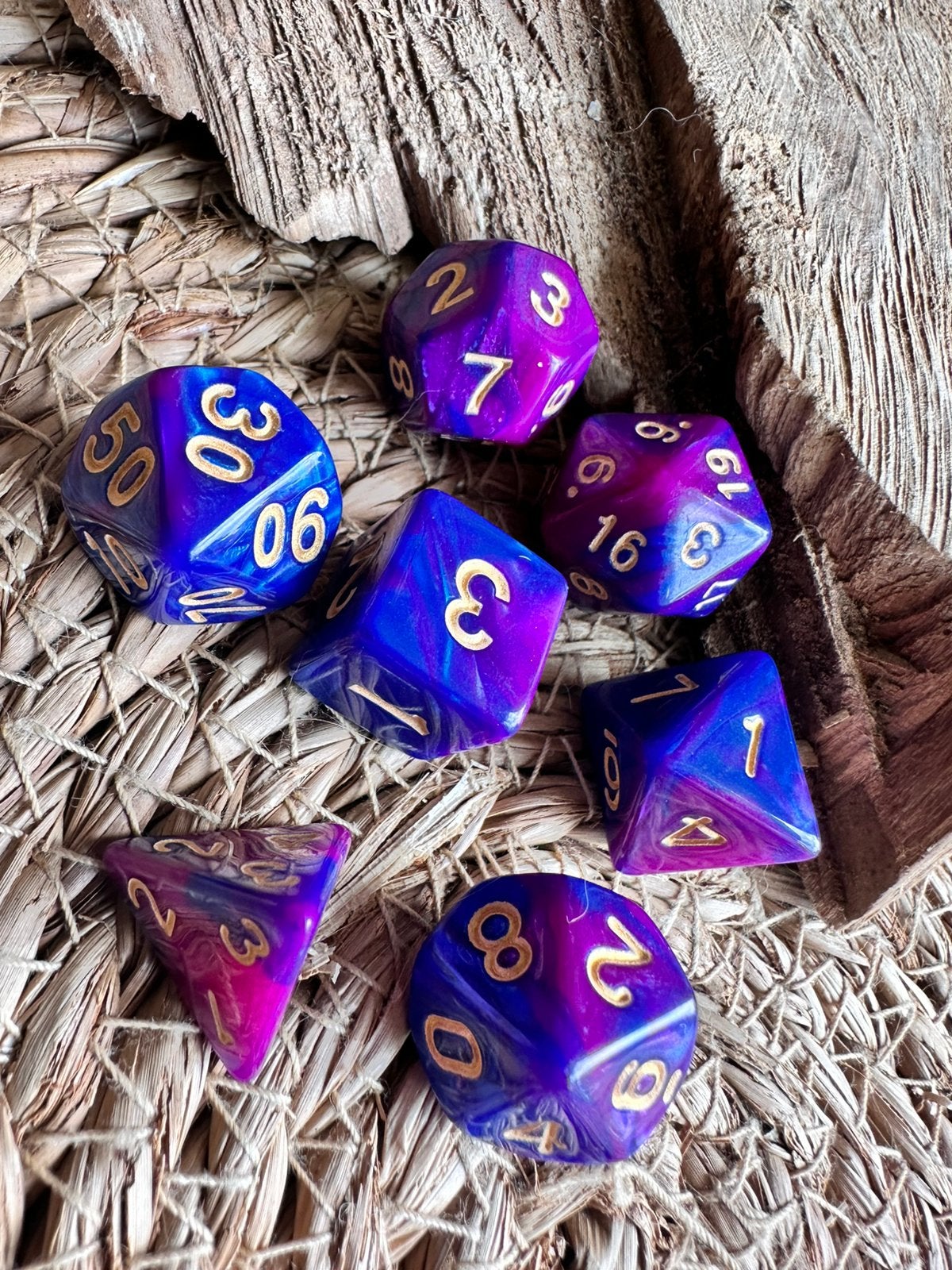 DND dice / blauw-paars / dobbelstenen / RPG / D&D / Nieuw