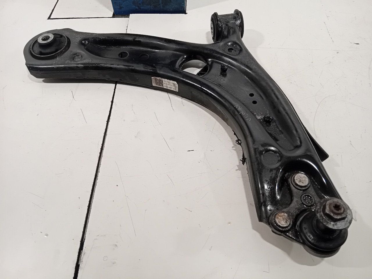 Draagarm rechts voor Volkswagen Golf, Onderdelen@venauto.nl, Van der Ven Autorecycling B.V., Gebruikt, Ettenseweg 76, 4706 PB Roosendaal, The Netherlands