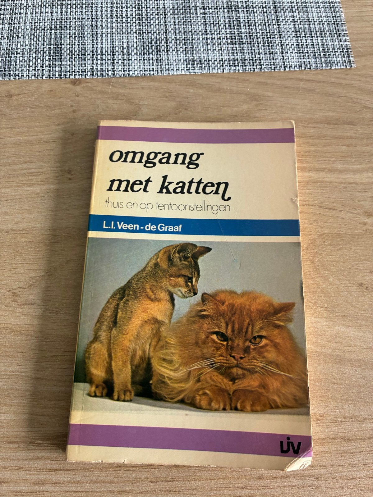 Omgang met katten - Boek over verzorging en fokken, Ophalen of Verzenden, Gelezen, Katten
