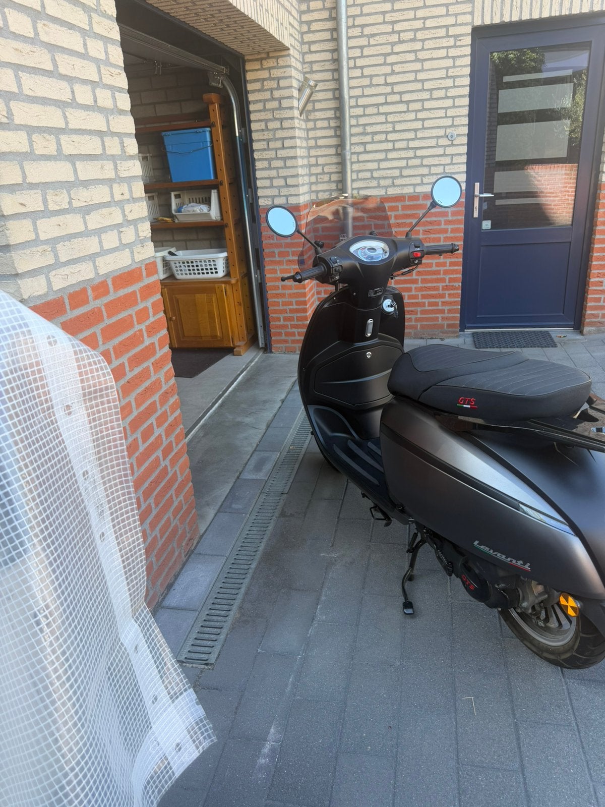 GTS Levantie scooter, nieuwstaat 350 km gelopen, Fietsen en Brommers, Ophalen, Overige modellen, Maximaal 45 km/u, Zo goed als nieuw