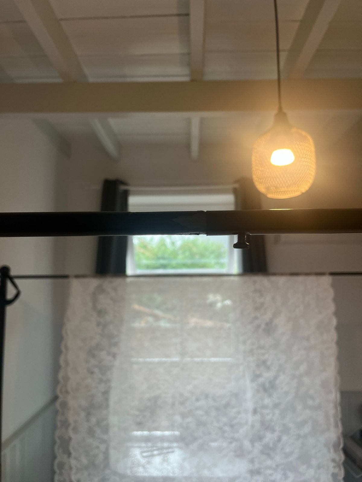 Zwart metalen hemelbed met witte gordijnen, Huis en Inrichting, Ophalen, Gebruikt, Zwart, Tweepersoons