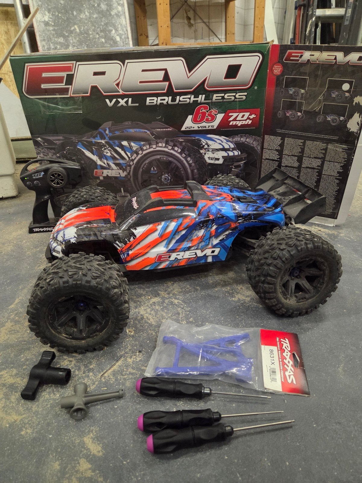 Traxxas E-Revo 2 VXL Brushless 70+mph met Lipo's en Lader, Hobby en Vrije tijd, Gebruikt, Auto offroad, RTR (Ready to Run), Schaal 1:8