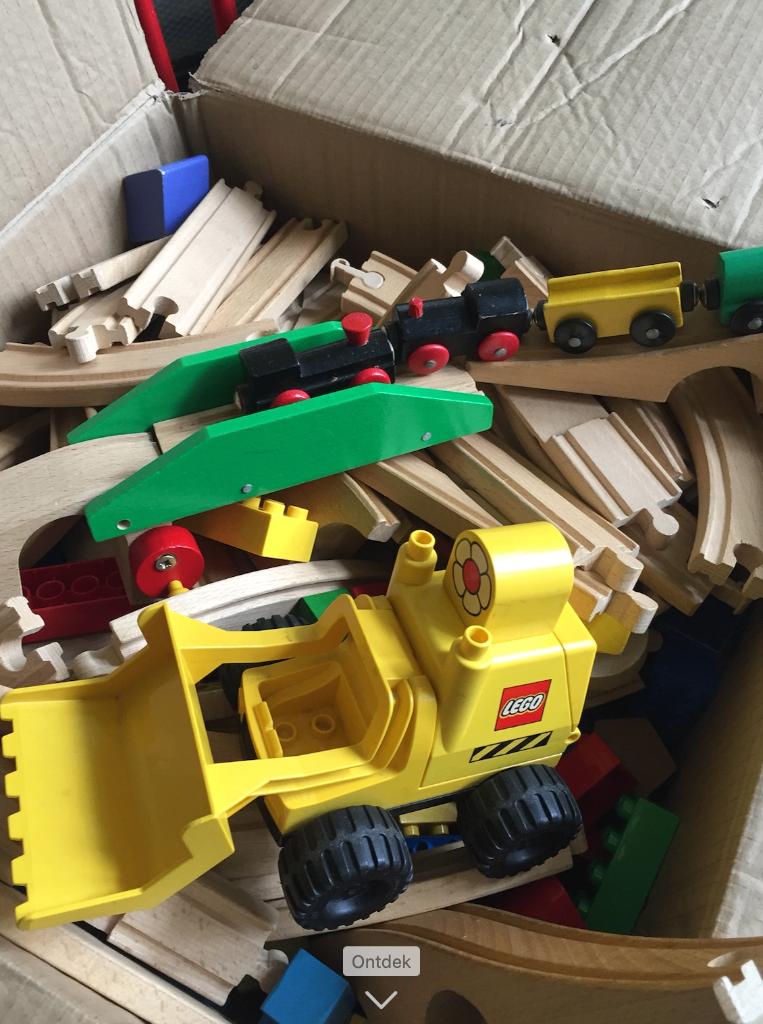 Houten treinbaan, div. speelgoed Duplo en Lego, Ophalen, Zo goed als nieuw, Meerdere sets, Duplo