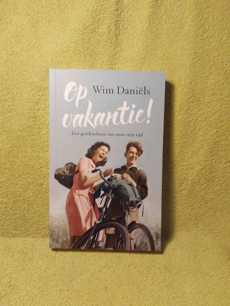 Op vakantie - Wim Daniels. Geschiedenis van onze vrije tijd., Ophalen of Verzenden, Zo goed als nieuw