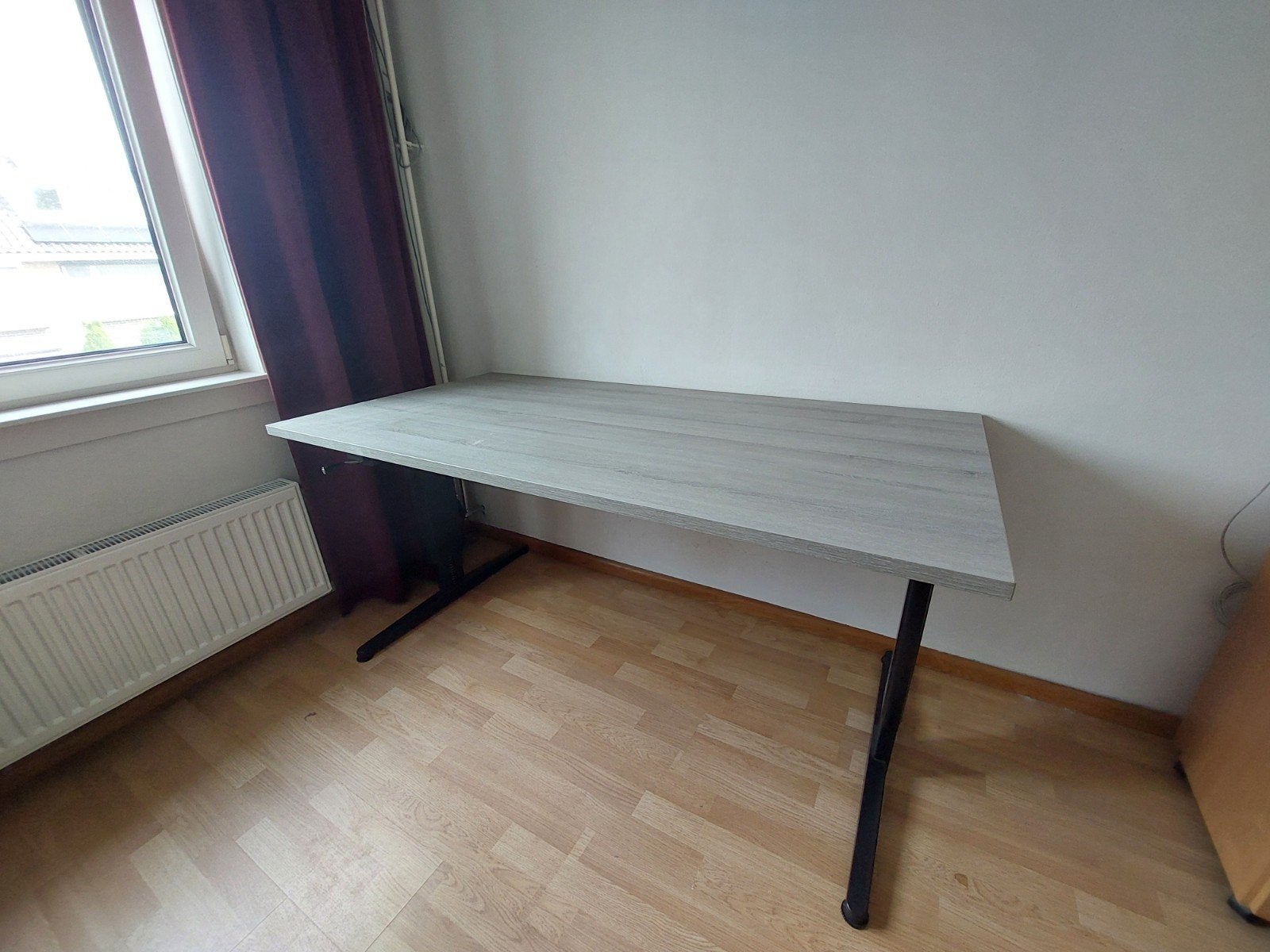 In hoogte verstelbaar bureau - 160x80 cm, Huis en Inrichting, Bureaus, Ophalen, 160 cm, Gebruikt, In hoogte verstelbaar