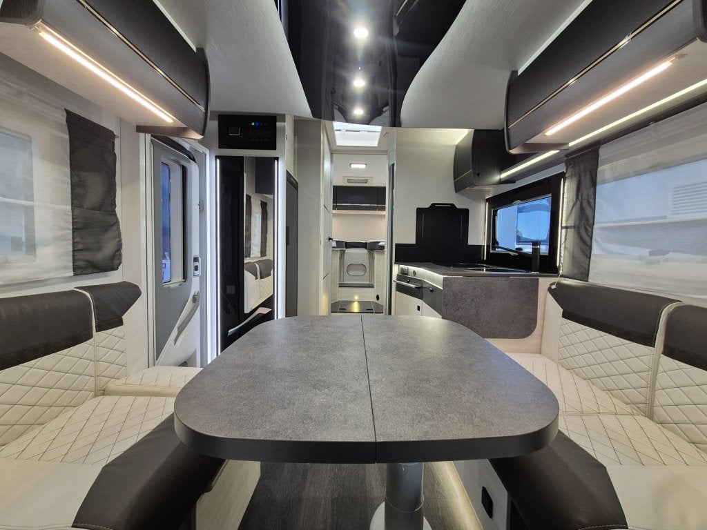 Challenger Graphite Premium 337 GA, Caravans en Kamperen, Campers, Automaat, Luifel, Bedrijf, Diesel