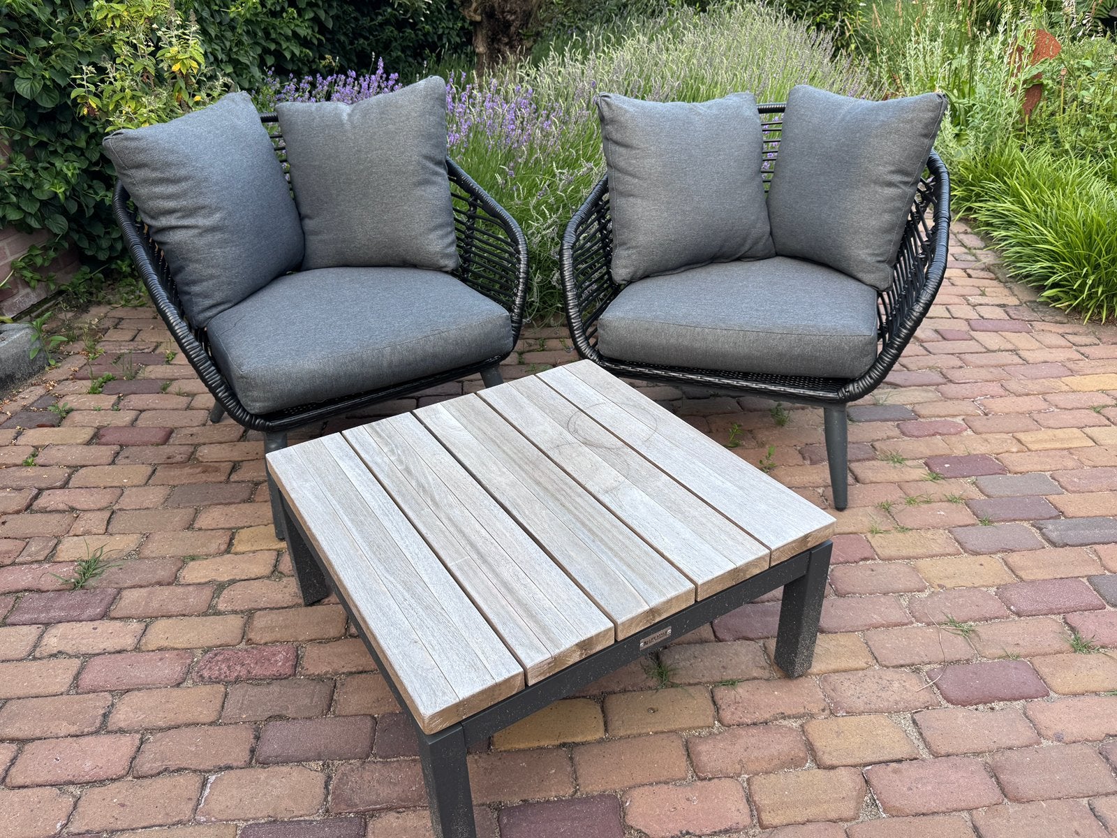 2 Loungestoelen Coco met tafel - 2x gebruikt, Tuin en Terras, Tuinsets en Loungesets, Bijzettafel, Zo goed als nieuw, Loungeset