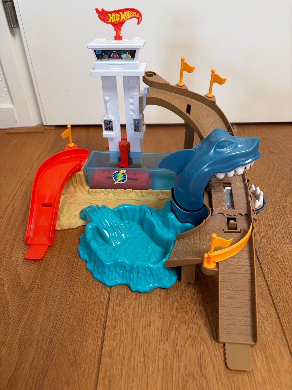 Hot Wheels racebaan met Haai, Ophalen, Gebruikt