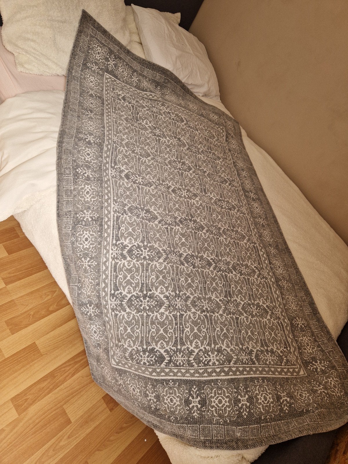 Mooi grijs kleed met patroon, Huis en Inrichting, 100 tot 150 cm, Wit, Zo goed als nieuw, Rechthoekig