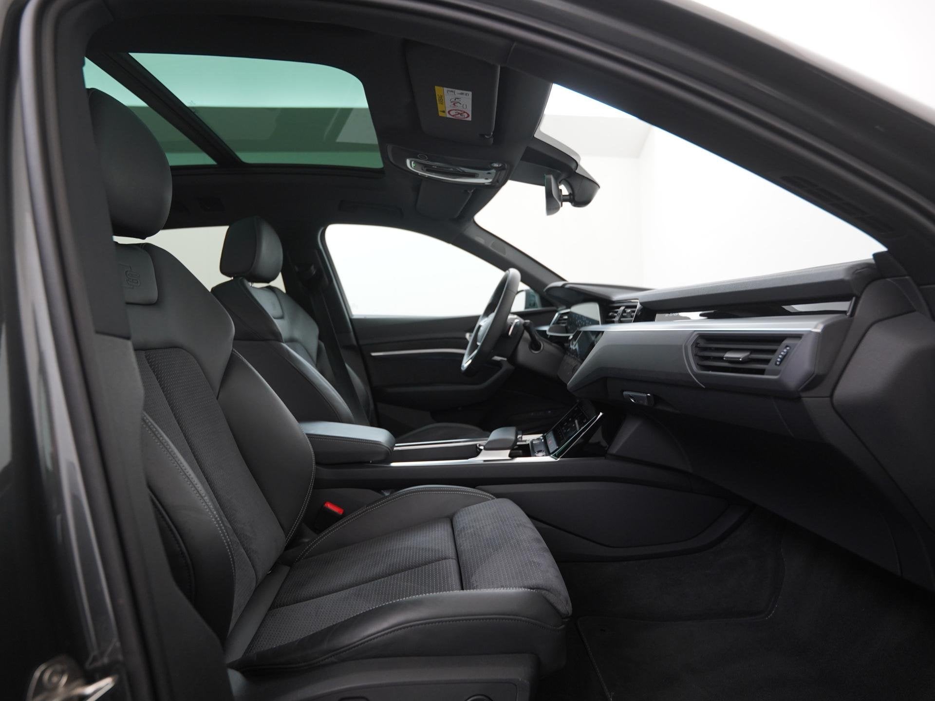 Audi e-tron 55 quattro S edition 95 kWh | Panoramadak | Trek, Auto's, Automaat, 95 kWh, Leder en Stof, Vierwielaandrijving