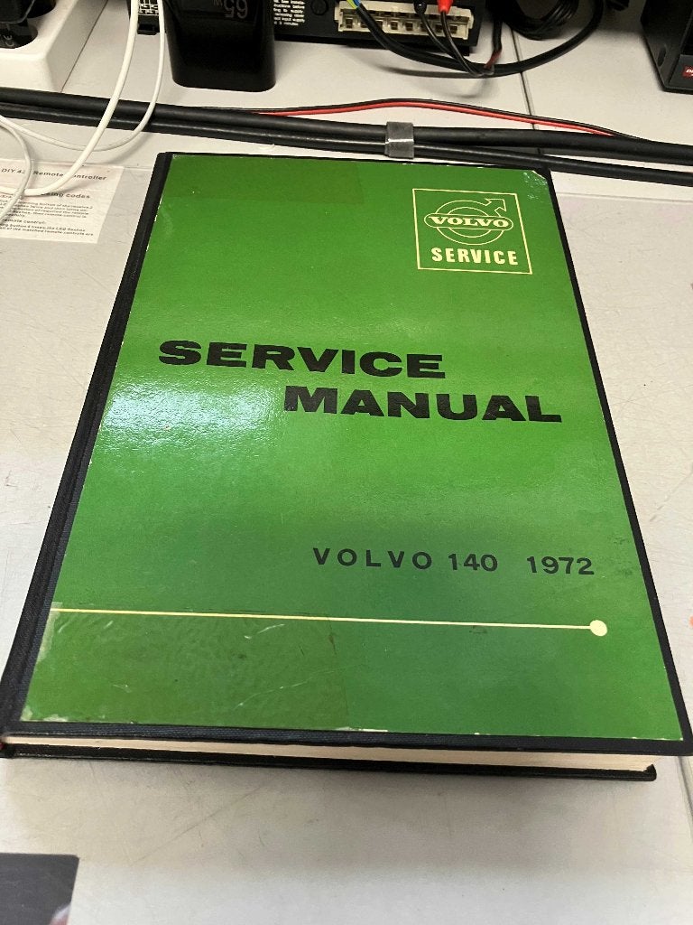 Volvo 140 Originele Service Manual 1972 harde cover, Volvo, Ophalen of Verzenden, Zo goed als nieuw, Volvo Service