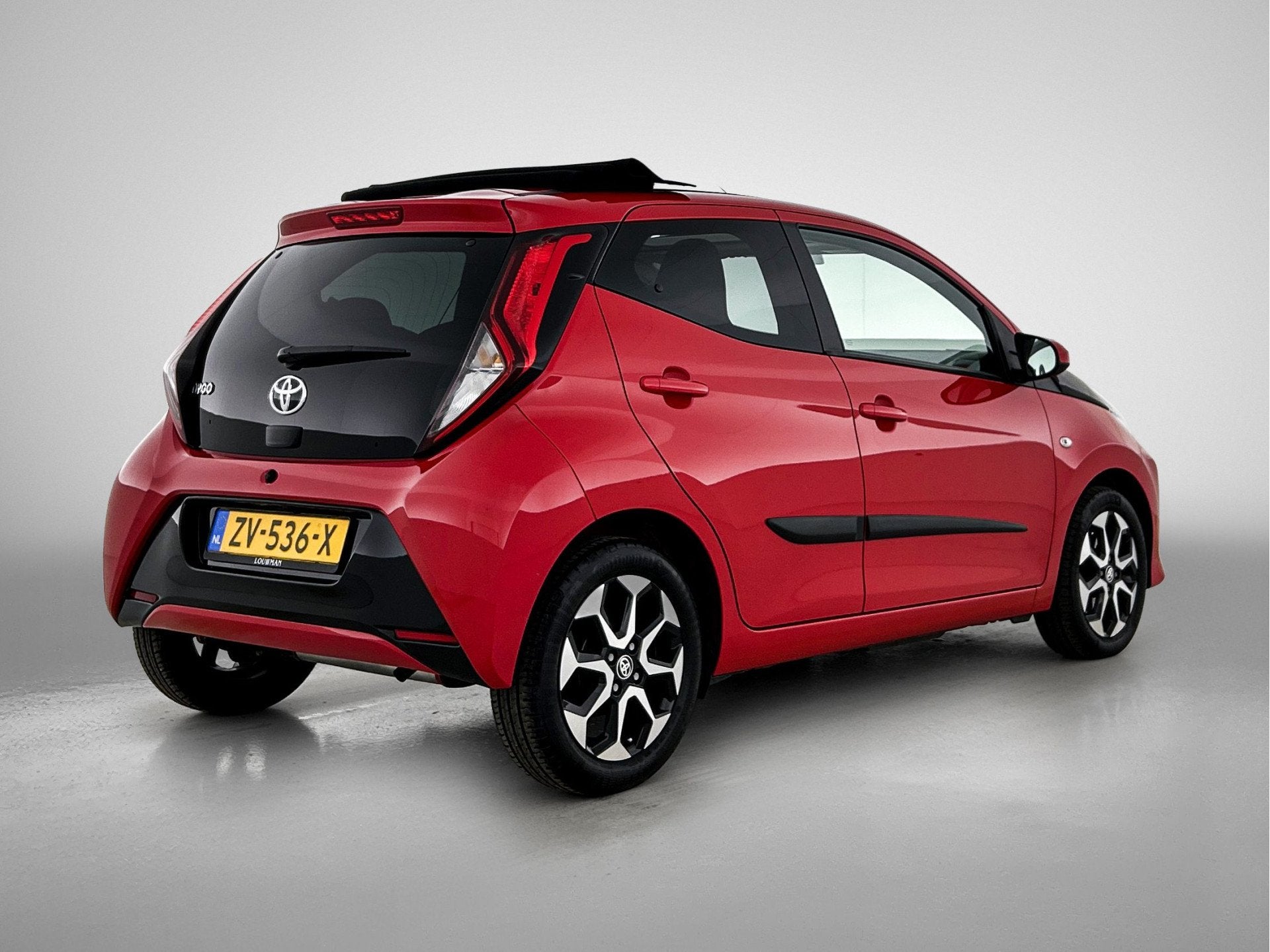 Toyota Aygo 1.0 VVT-i x-Joy Cabrio Dak | Dealer onderhouden, Voorwielaandrijving, 12 maanden, Stof, Gebruikt