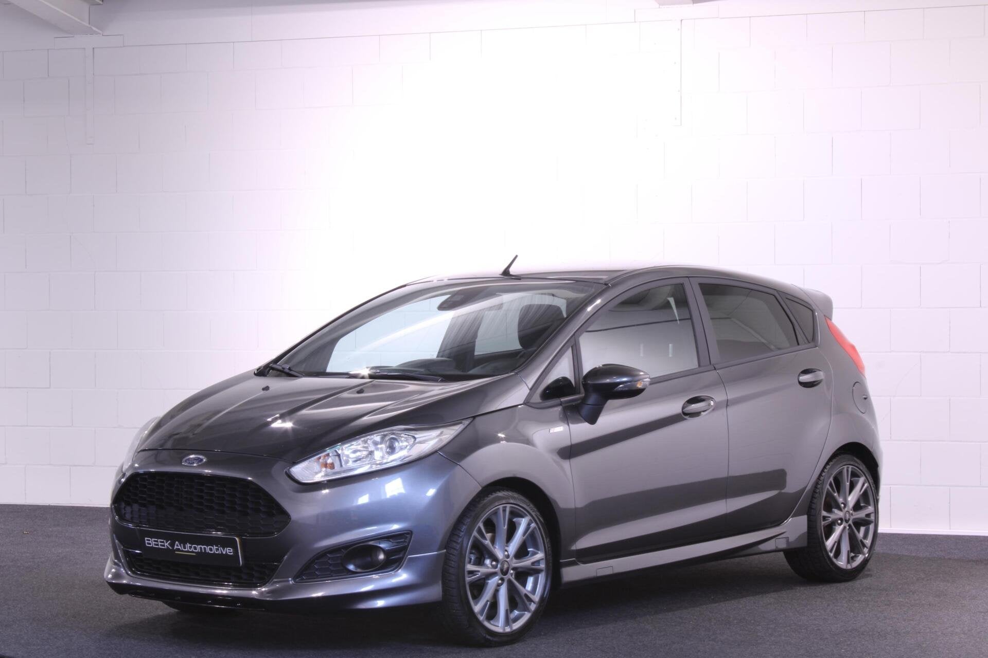 Ford Fiesta 1.0 EcoBoost ST Line| Trekhaak | Camera | Stoelv, Voorwielaandrijving, Met garantie (alle), 23 km/l, Origineel Nederlands