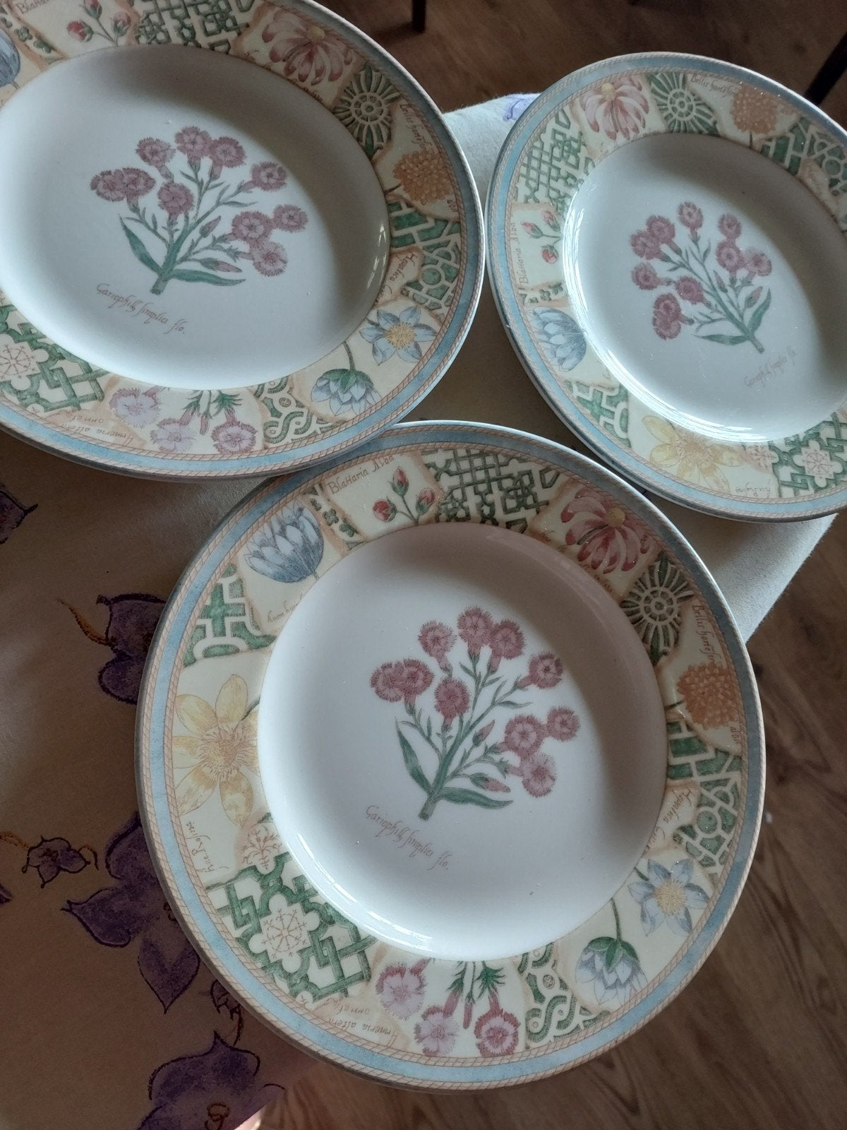 Wedgwood  home 3 ontbijtborden, Ophalen of Verzenden, Zo goed als nieuw, Bord(en), Overige stijlen
