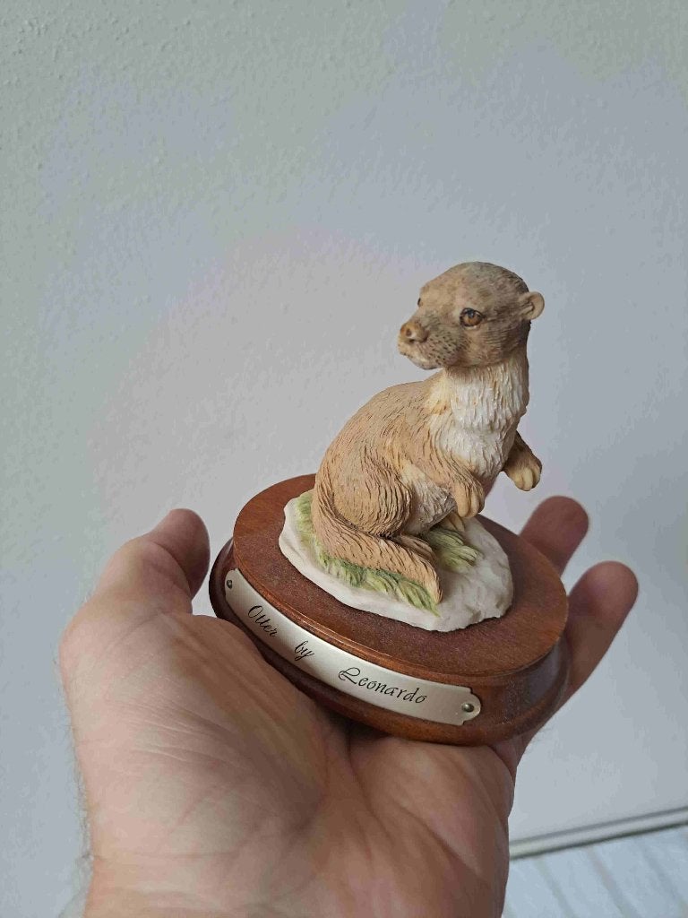 Otter Beeld op Houten Plateau Leonardo Collection 13 cm, Verzamelen, Ophalen of Verzenden, Zo goed als nieuw, Dier