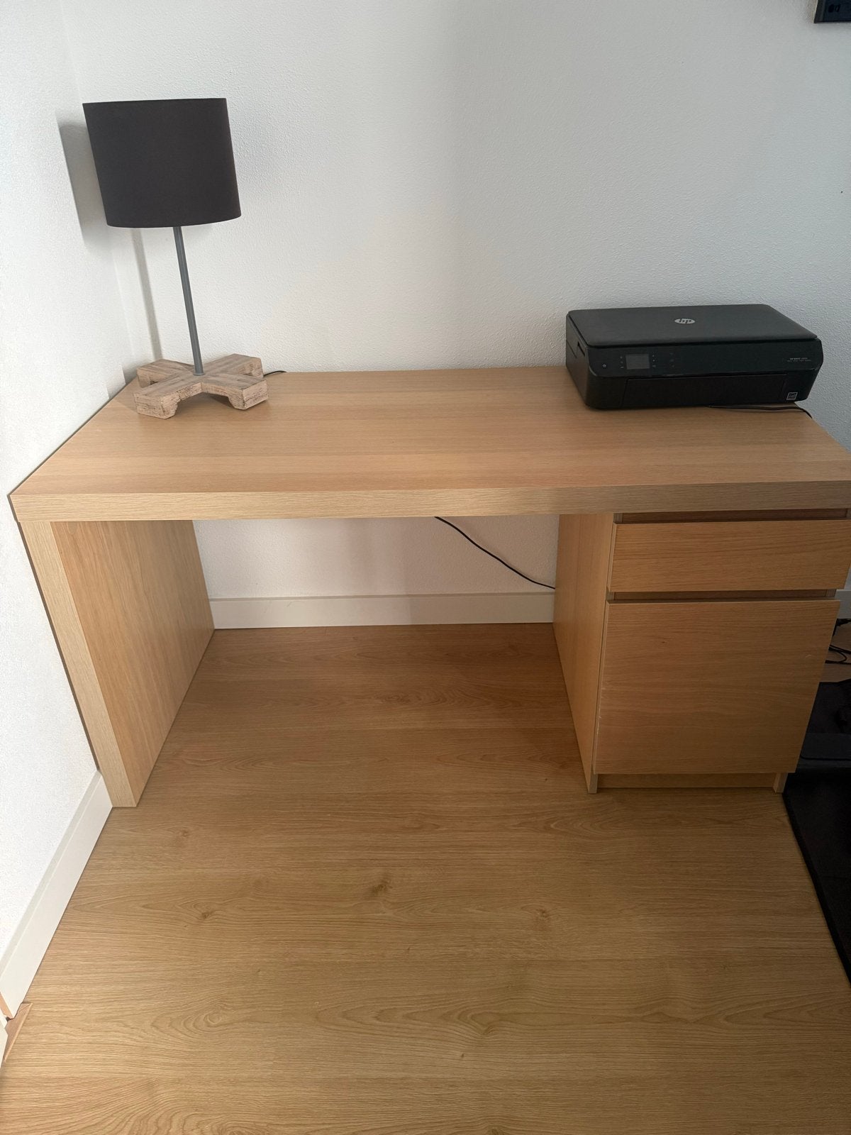 IKEA Malm Bureau licht eiken 140x65x73cm, Ophalen, Met lades, Spaanplaat of MDF, Zo goed als nieuw
