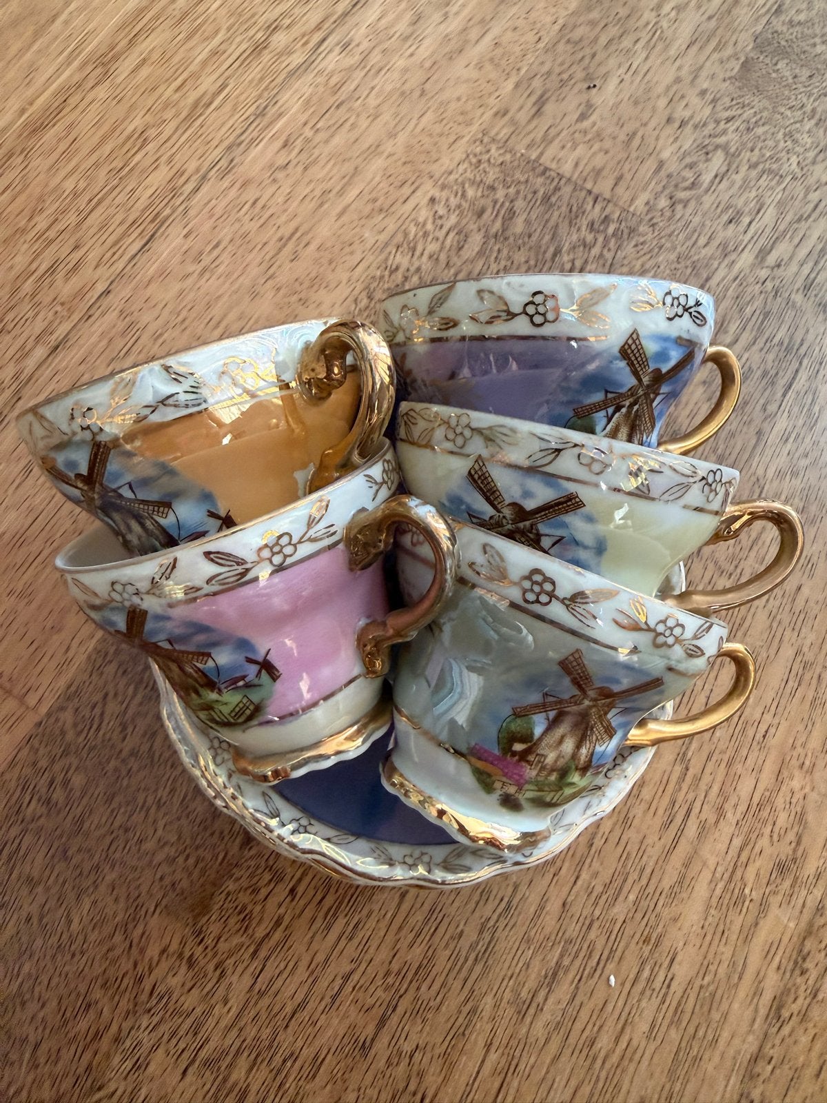 5 porceleinen kopjes en 6 schoteltjes - Molen decor, Ophalen